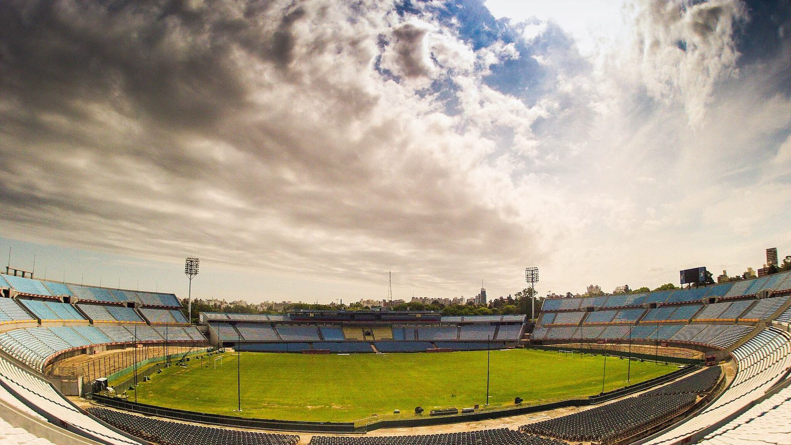 Estadio Centenario de Montevideo, sede de la final de la Copa Libertadores 2026, en una foto de 2017