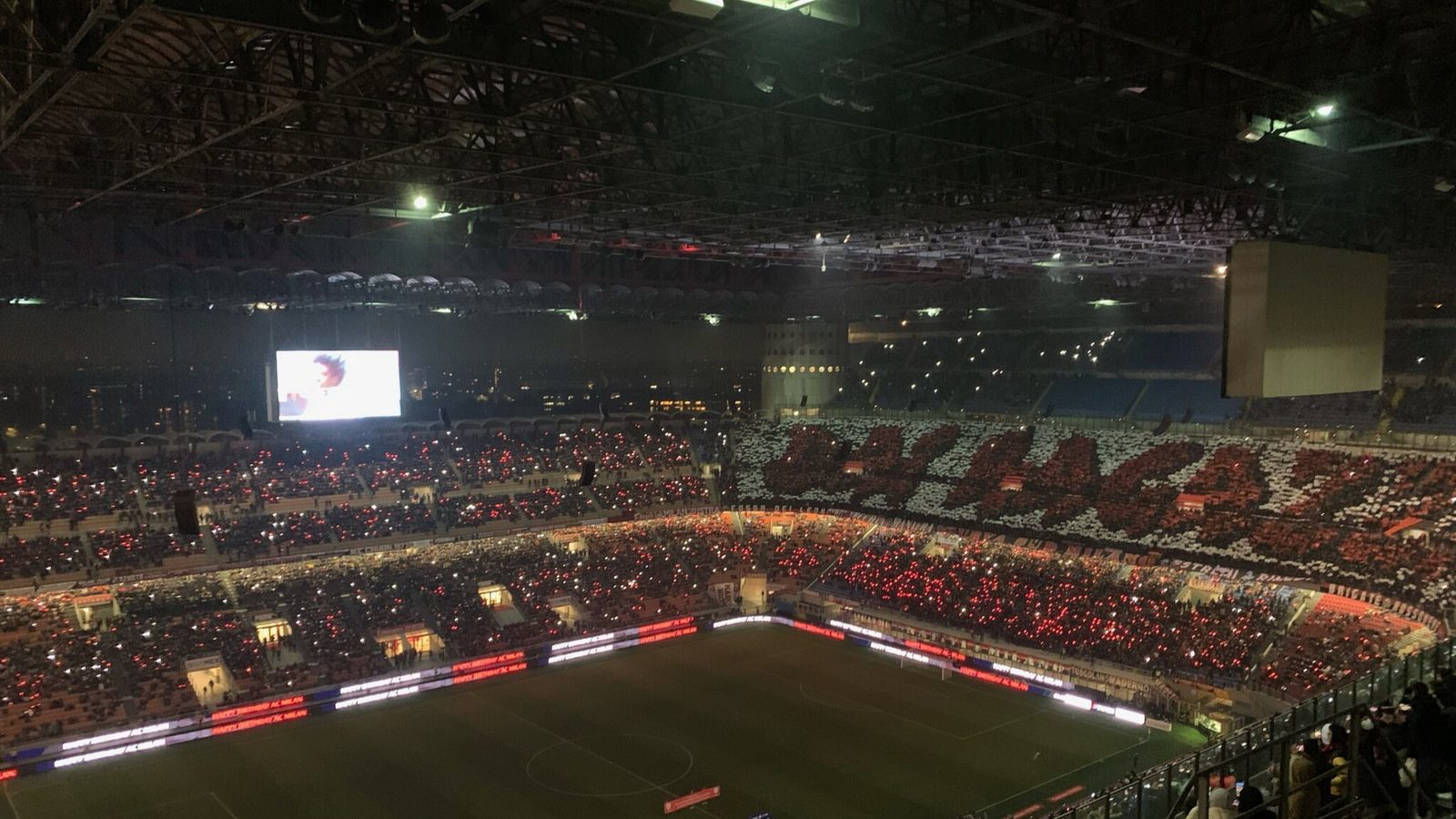 El estadio de San Siro antes de un partido entre Milan y Napoli por la Serie A, diciembre de 2021